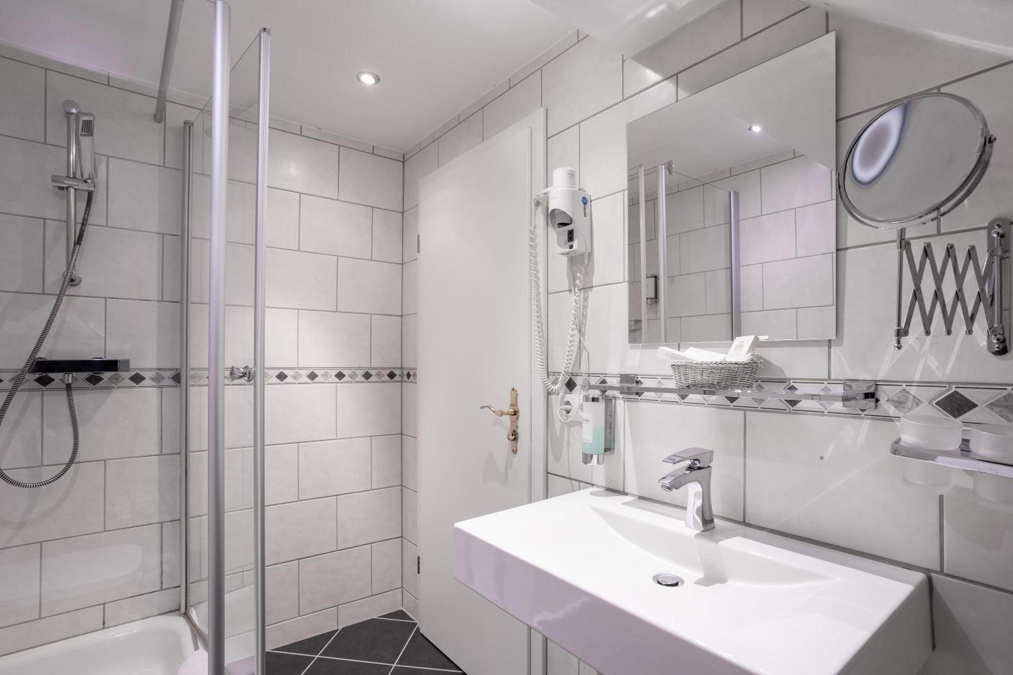 Burghotel Staufenberg Staufenberg  المظهر الخارجي الصورة