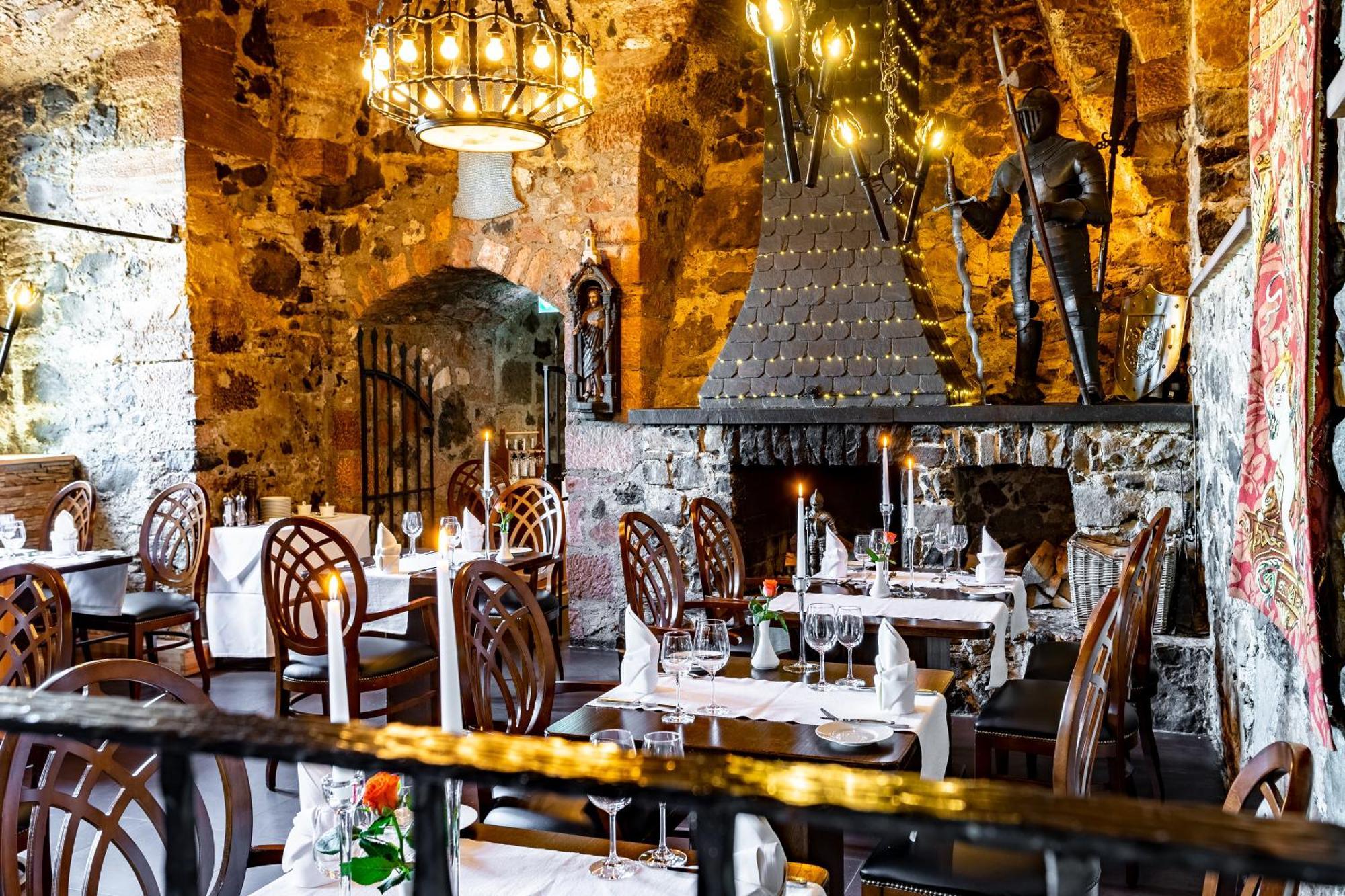Burghotel Staufenberg Staufenberg  المظهر الخارجي الصورة