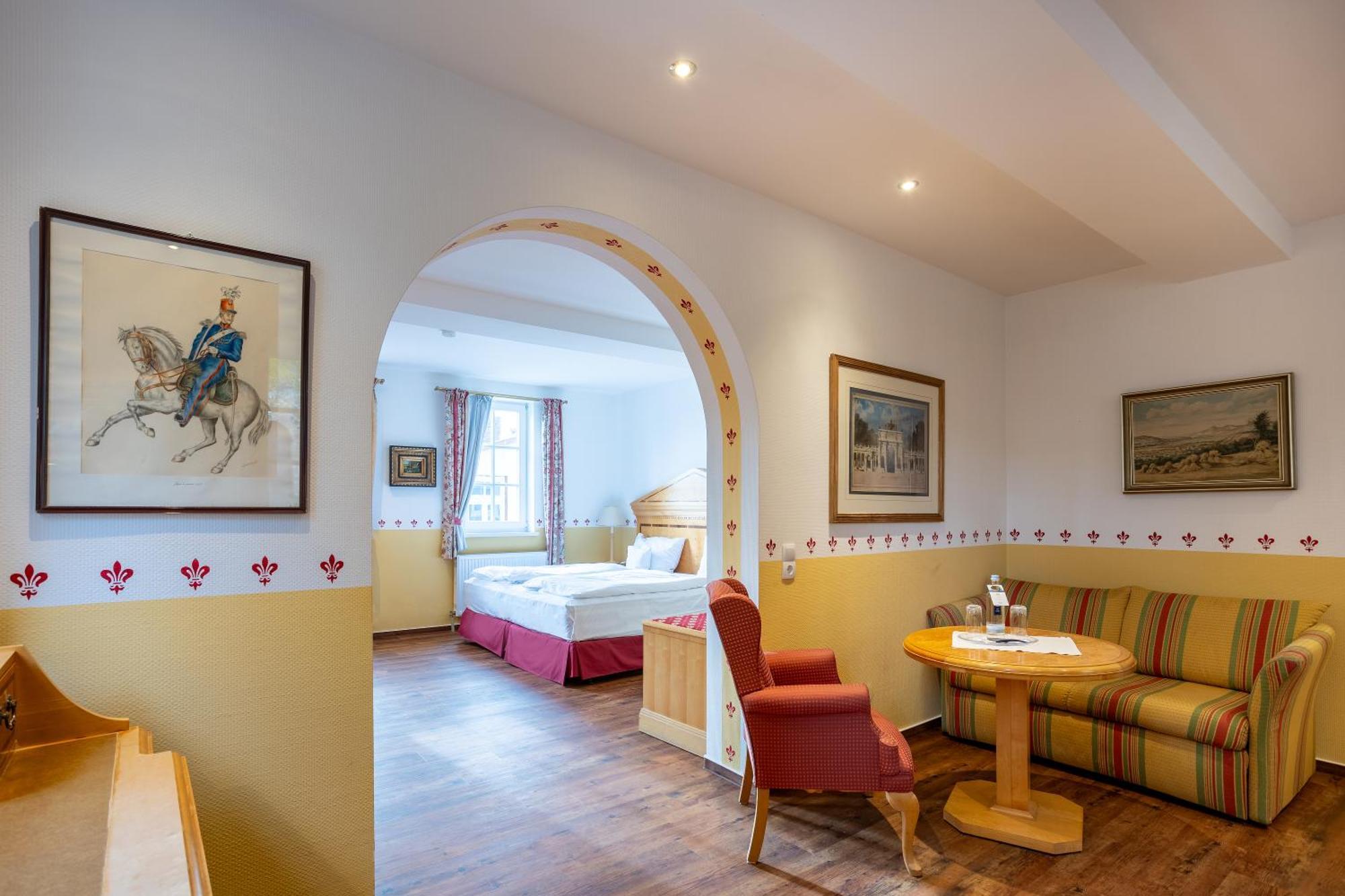 Burghotel Staufenberg Staufenberg  المظهر الخارجي الصورة