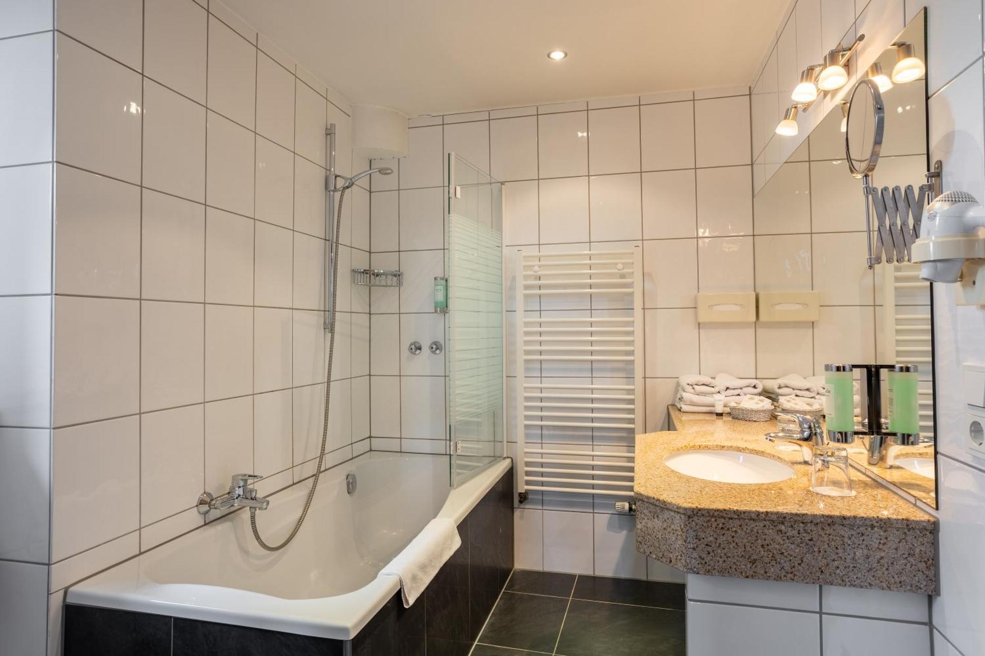 Burghotel Staufenberg Staufenberg  المظهر الخارجي الصورة