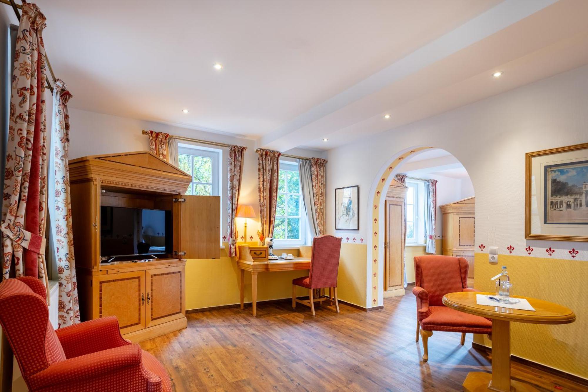 Burghotel Staufenberg Staufenberg  المظهر الخارجي الصورة