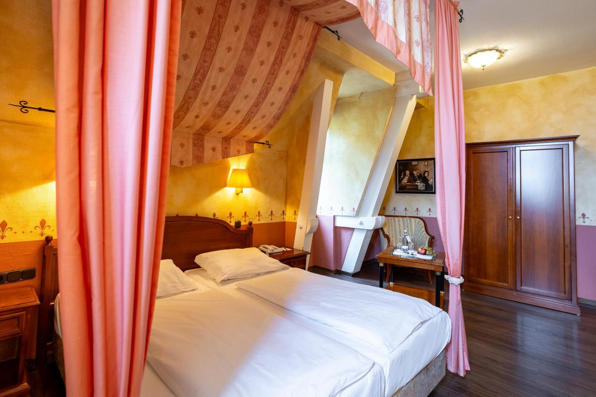 Burghotel Staufenberg Staufenberg  المظهر الخارجي الصورة